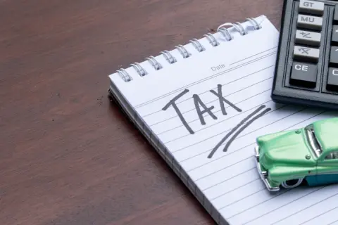 クリスマスに息子に「レクサス」を送りたいと思っていますが、贈与税がかからない方法で送りたいです。何かよい方法はないでしょうか？