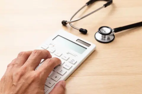 医療費が“9万8000円”もかかるのに、なぜか毎回限度額に届かない…。60代が知らない“外来療養費の地味な壁”とは？