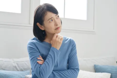 母が“老人ホーム”に入居するため、実家の「NHK契約を解除」したい！ 友人に「意外と大変だよ…」と言われましが、どんな手続きが必要なのでしょうか？ 必要な手順を解説