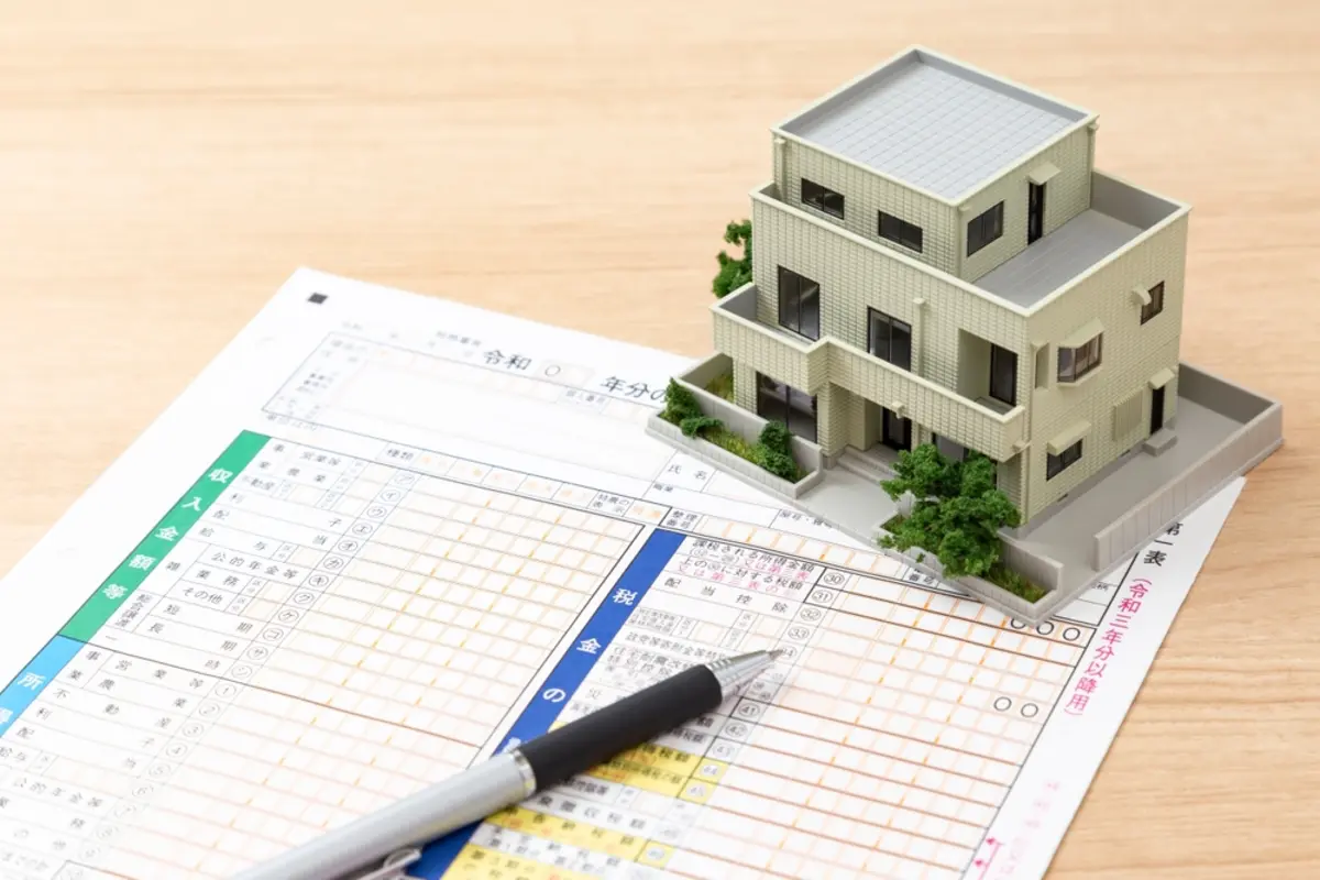 住宅ローン控除を受けている共働き世帯です。「住宅ローン控除×ふるさと納税」をすると控除が重なって損をしますか？ いくらまでなら大丈夫でしょうか？