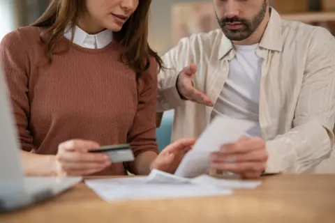 義姉夫婦は「年収1400万円」で“パワーカップル”のはずが、「服はユニクロ・旅行は数年に1回」とのこと。高収入でも意外と余裕はないのでしょうか？「累進課税」の負担感とは