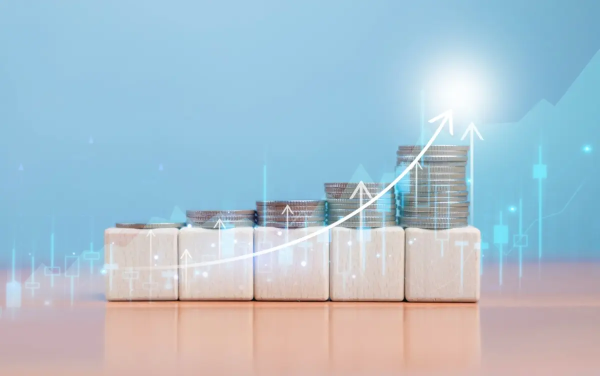 同僚が「冬ボーナス80万円」を、NISAで“オルカン”に一括投資！「積立」じゃなくて大丈夫？ 毎年・毎月の場合で「過去7年分」成績を比較