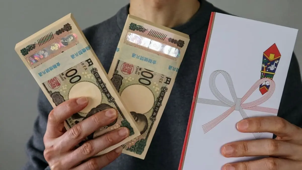 「大学の合格祝い」に、祖父から“200万円”もらいました。学費に使えば「贈与税はかからない」と聞いたのですが、大金なのに大丈夫でしょうか？ 課税される“渡し方・タイミング”を解説