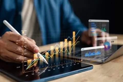 30歳で「奨学金200万円」を一括返済した友人。もし返済せずに“年5％の投資”を20年続けていたら、いまいくらになっている？