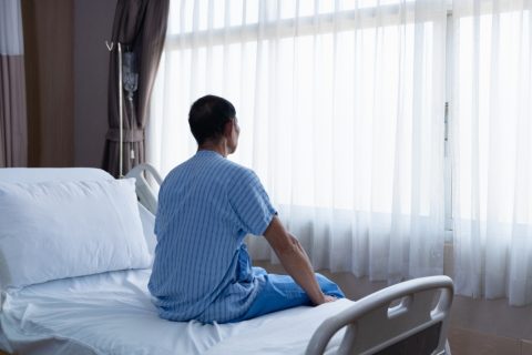 夫の入院費が“12万円”かかった月。「限度額適用認定証」を使ったら、負担はどこまで減る？