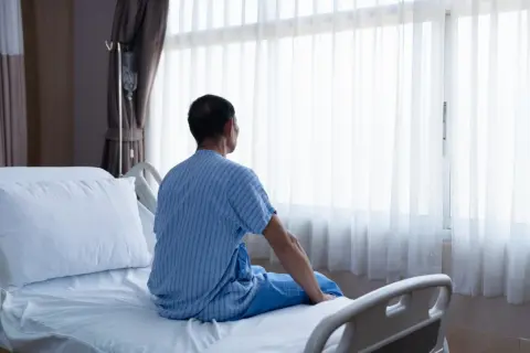 夫の入院費が“12万円”かかった月。「限度額適用認定証」を使ったら、負担はどこまで減る？