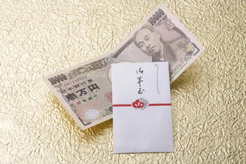 0歳の甥っ子に「お年玉1万円」渡すという夫。「はじめての甥だから」とのことですが、赤ちゃんに1万円って“普通”ですか？「さすがに高すぎる」と感じるのですが…
