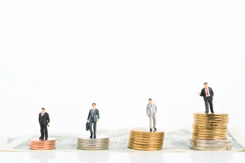 日本は「平均年収478万円」と聞きましたが、私は30代で「360万円」です…正社員なのに“少なすぎ”ますか？ 平均が高すぎるのでしょうか？ 中央値もあわせて確認