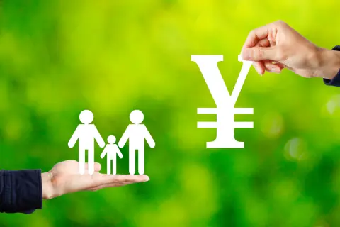 【給付金】子育て世帯なら家族4人で“合計20万円”もらえる!? 制度設計が進む「給付付き税額控除」や「子育て応援手当」 、私たちの生活にはどの程度の恩恵が？