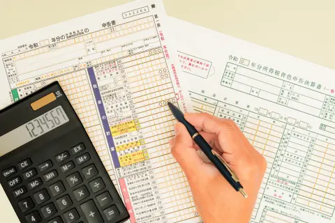 【注意喚起】30歳から20年間加入した「生命保険が満期」になり“2500万円の返戻金”が。保険金は非課税だし会社で年末調整も受けたので“確定申告”は不要ですよね？