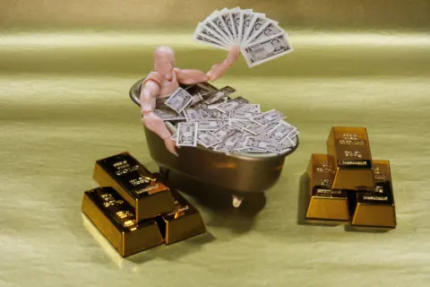 【ふるさと納税で高額寄付】“100万円ほどのふるさと納税”で「純金製の文鎮」がもらえる!?  金相場も高騰しているようなので、“年収400万円”のわが家でも控除上限額を気にせず「買い」ですか？