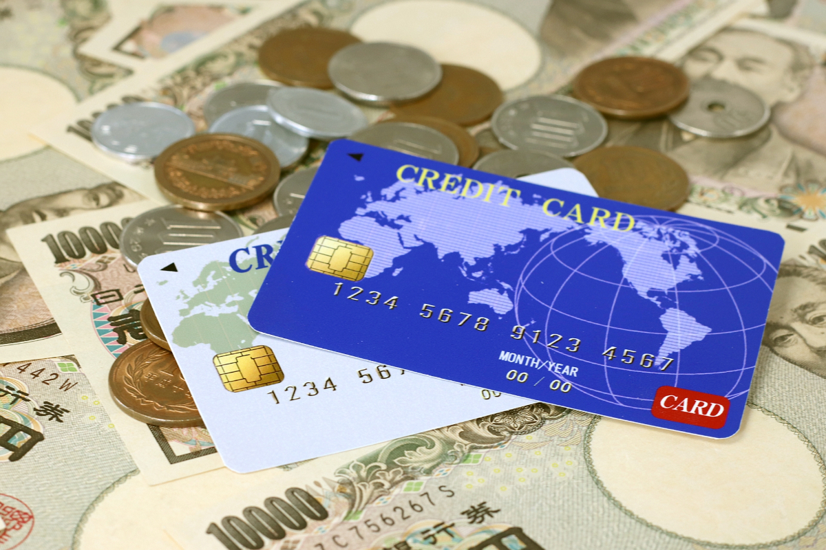 友人に「クレカの年会費1万円は高すぎ」と言われました。「海外旅行」に1回も行く予定が無いなら「ゴールドカード 」はもったいないでしょうか？|ファイナンシャルフィールド|﻿クレカ