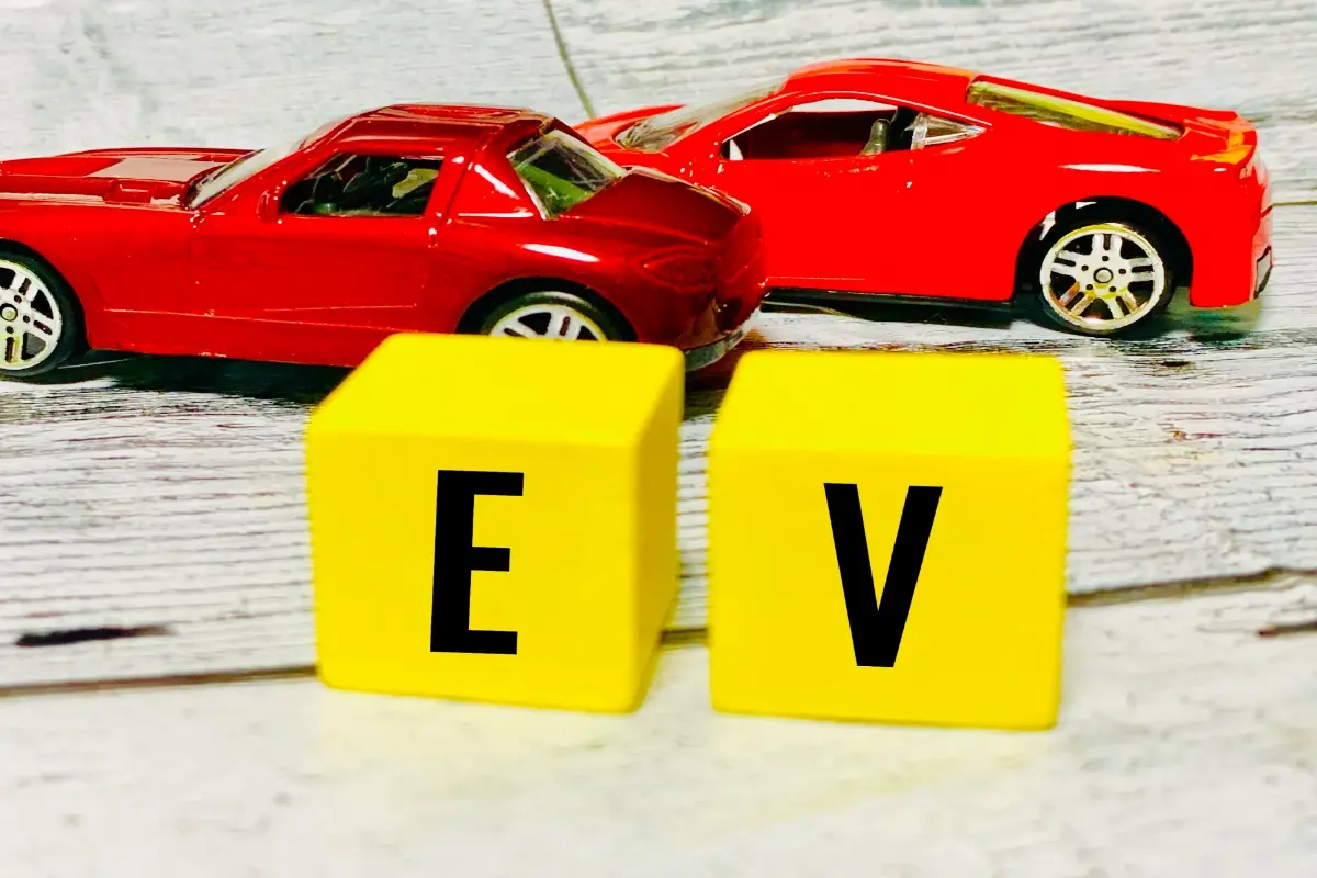 残クレを組んで「プリウス」へ乗り換えたのは無駄だった!? EUが「2035年以降の内燃機関車の新車規制」の見直し案を公表！ 日本への影響は？