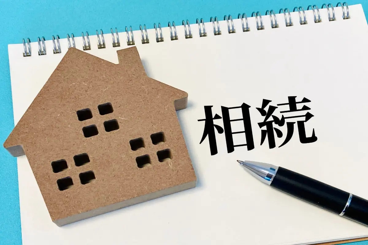 親が施設に入り、「誰も住まない実家の維持費」が家計をじわじわ圧迫しています…このまま固定資産税だけ払い続けるのは現実的？ それとも思い切って売却して老後資金に回すべき？