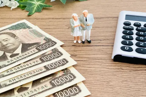 65歳を迎え、“年金請求書”が届いても「私は繰り下げるからいいの」と手続きをしない母。かれこれ半年になるのですが、放っておいても大丈夫でしょうか…？