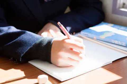 子持ちの友人は「2万円の給付金」をもらえるのに、独身の自分は「独身税」を払わされる…子育て世帯だけ“優遇されてずるい”ですよね？ 子育て世帯は本当に「得をしている」のか