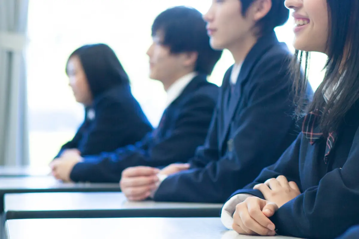 先生から「高校無償化で授業料はほぼゼロ」と言われました。祖父母に「じゃあ入学祝い20万円はいらない？」と言われたのですが、本当に0円で通えるのでしょうか？