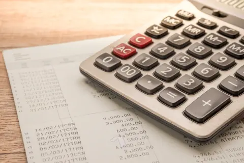 親から「150万円」入った封筒を渡された！ 子の教育費にするなら「非課税」というけど、そのまま口座に預けてもいいでしょうか？