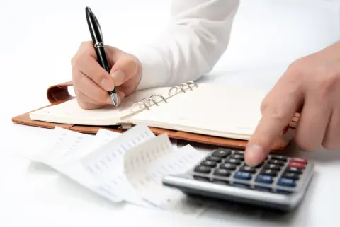 「医療費控除で10万円以上かかったらお金が戻る」と聞きました。家族4人分でギリギリ超えそうなのですが、確定申告する“手間”に見合うのでしょうか？