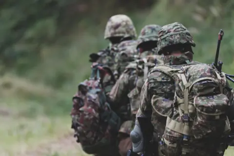 「陸上自衛隊高等工科学校卒」VS「防衛大学卒」VS「一般の高校卒」、同じ自衛官でも年収は違う？