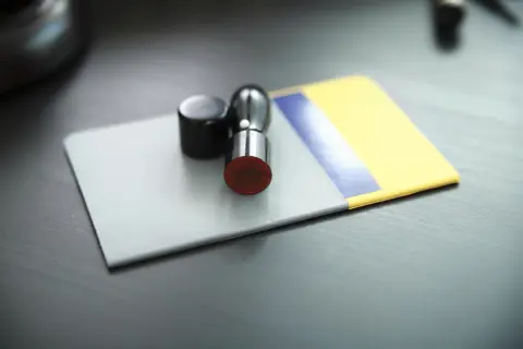 法人の「繰り越し通帳」はいつまで保管すべきなのでしょうか？ 税務調査のときに必要になるのでは、と不安です。うちは入出金が多く毎年3～4冊通帳が増えていきます……。