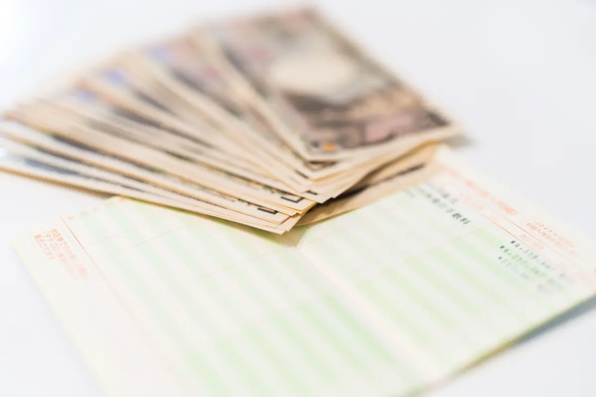 NISA口座に「2000万円」残した父が死亡。息子の自分は“非課税で相続”できますか？ 売却せず「運用を続ける」ほうがいいでしょうか？“45歳・投資未経験”のケースで解説