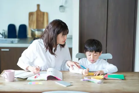 正社員の友人に「第3号＝ずるい」と言われショック！ 夫は毎日「8時-19時」で家におらず、家事・育児は“ほぼワンオペ”です。実質フルタイム労働と同じだけ働いてますよね？