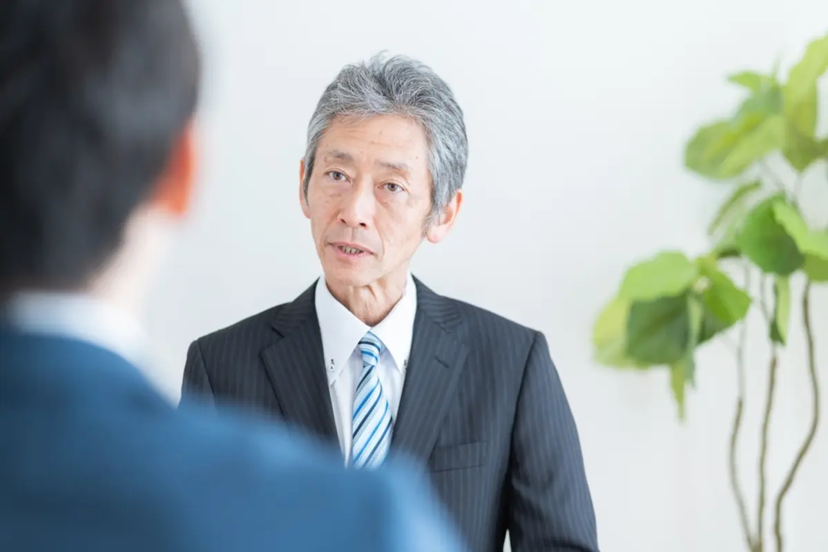 60歳で定年退職後、会社から「年収300万円で再契約はどうですか」と提案されました。ハローワークでは「月25万円前後」のアルバイトをいくつか見つけましたが、再雇用とアルバイト、どちらが“お得”な働き方なのでしょうか？