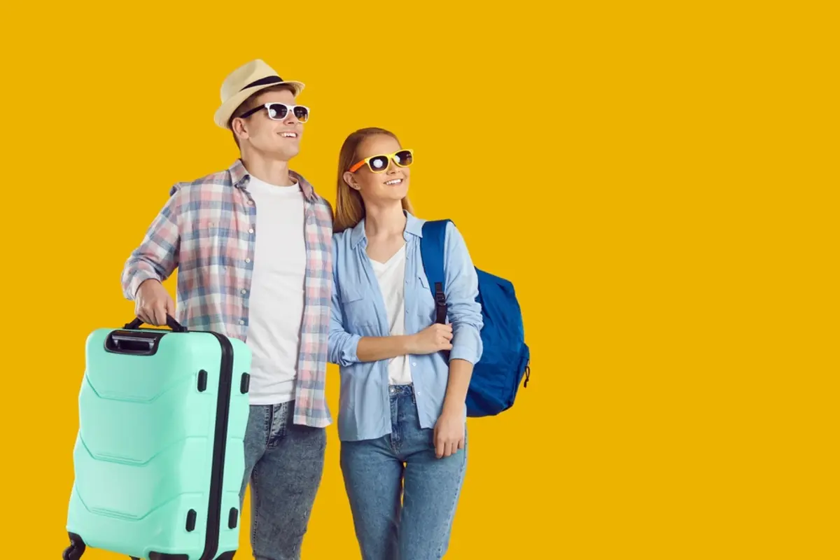 海外旅行に「年に4回」行く友人…「節約してお金貯めてる」と言いますが、1回“数十万円”はかかりますよね？ やはり大企業勤務で「高年収」だから可能なのでしょうか？ 中小企業では厳しいですよね？