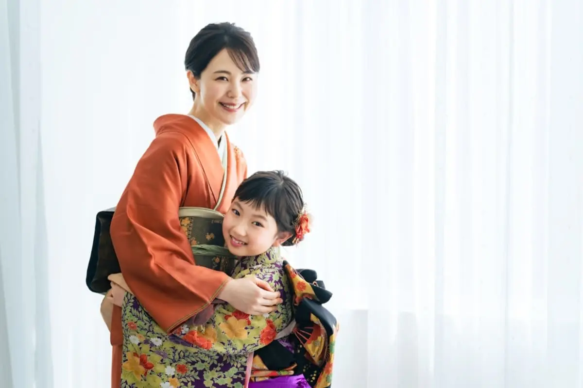 成人式に「80万円」で買った振袖…母に「既婚の30代が着るのはマナー違反」と言われましたが、一度しか着れなかったので“もったいない”と感じます。袖を切れば大丈夫でしょうか？