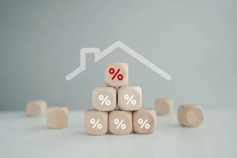 変動金利で「月7万円」を返済中のわが家。日銀の「0.75％」利上げで“毎月の返済額・総返済額”はどうなりますか？「借入2000万円×25年」で住宅ローンへの影響を確認