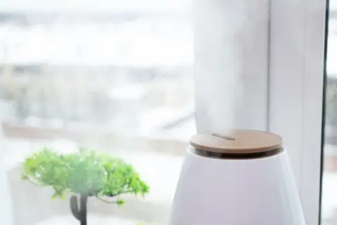 【加湿器】夫は「電気代がかかるけど加熱式がいい」と言います。24時間使うので、安い「気化式」がいいと思うのですが、電気代はそんなに“高くなる”のでしょうか？ 種類ごとの消費電力を確認