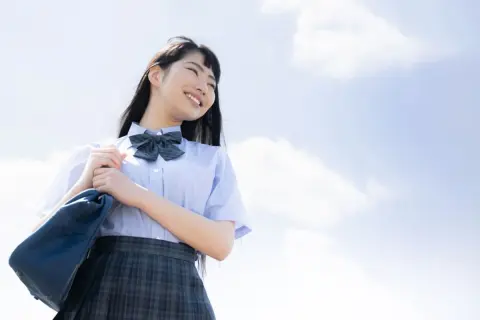 【2026年度】高校無償化「590万・910万円の壁」が撤廃！ わが家は「世帯年収950万円」で“ギリギリ対象外”でしたが、いくら支援を受けられますか？ 公立・私立で確認