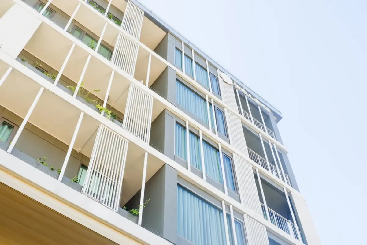 「家賃12万円より4000万円のマンションのほうが得」と言われましたが、変動金利や返済負担を考えると本当にメリットはあるのでしょうか？