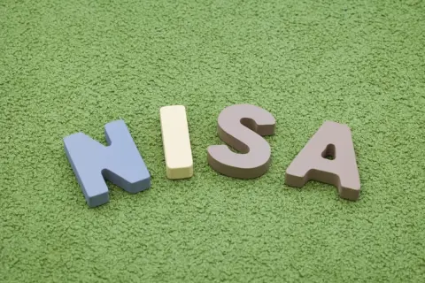 NISAで65歳までに「3000万円」貯めたい！ オルカンなら「毎月5万円ちょっと」でも、十分貯められるって本当ですか？ 40歳から「年率3～7％」積み立てた場合で試算