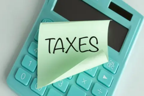 「退職金」を年金で受け取ると、「社会保険料」「税金」が一気に増えることがあるって本当？ 私は「2000万円」受け取る予定ですが、どれくらい増えるのか不安を覚えます。