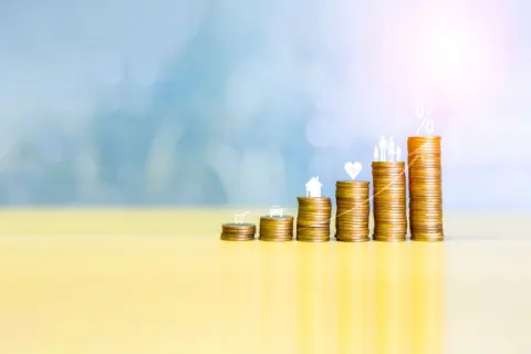 65歳になった父が「介護保険料が急に高くなった」と憤慨。 聞いてみると、退職金が「所得」として影響しているかもしれないとのこと。このようなことがあるのでしょうか…？