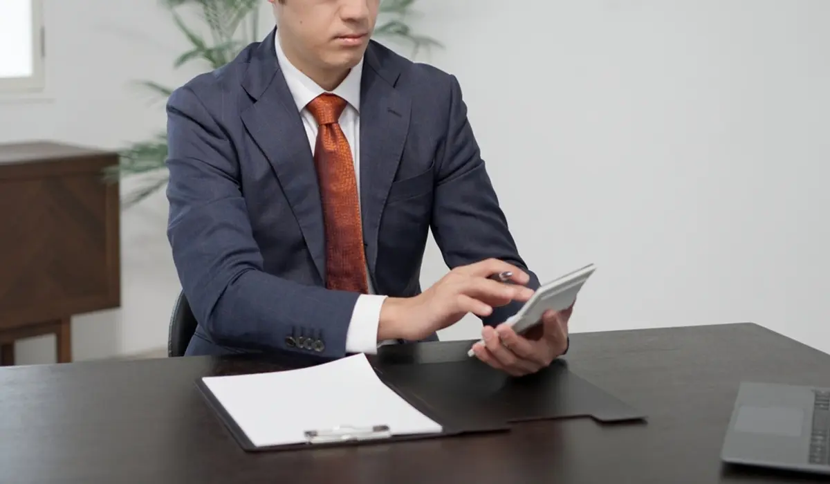 副業で「年間20万円」ほどの収入があるのですが、周りは「それくらいならバレないよ」とのこと。本当に確定申告しなくても大丈夫なのでしょうか…？