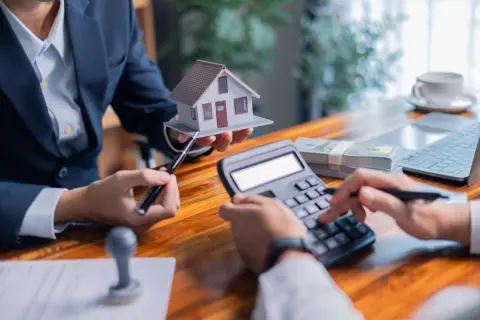 住宅展示場で理想の注文住宅を見て以来、「どうしてもあのイメージを再現したい」と思うようになりました…しかし見積もりを見ると現実とのギャップも。憧れと家計のバランスをどう取れば後悔しない家づくりになるのでしょうか？