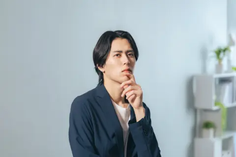 奨学金で大学に行きましたが、フリーランスになった今、返済が厳しいです。減額や返済猶予の制度は使えますか？