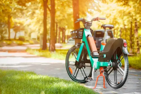 違法な電動自転車が摘発されていると聞きました。私は電動アシスト自転車に乗っていますが、何に気を付ければいいでしょうか？