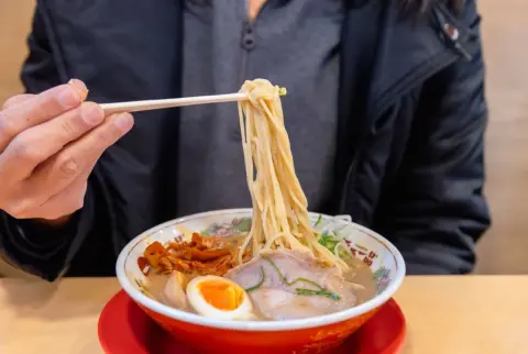 【株主優待】「丸源ラーメン」「一風堂」をお得に食べたい！“優待利回り”が高いのはどっち？ 必要資金や「優待内容」を解説