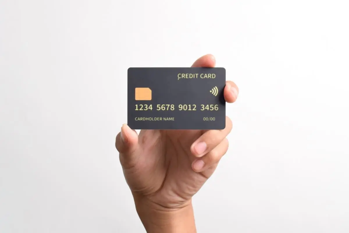 子どもに「同級生の親はブラックカードを持っている」と言われました。年収どのくらいならブラックカードを持てるのでしょうか？