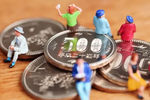 500円玉貯金を5年間続けてついに「100万円」達成！ でも、銀行に預けたら手数料がかかる？手数料を抑える方法を紹介