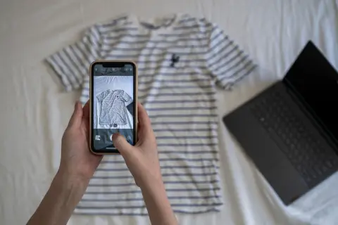 メルカリで古着を売ったら、利益が「20万円」出ました。会社員ですが、不用品処分でも「雑所得」として確定申告が必要ですか？