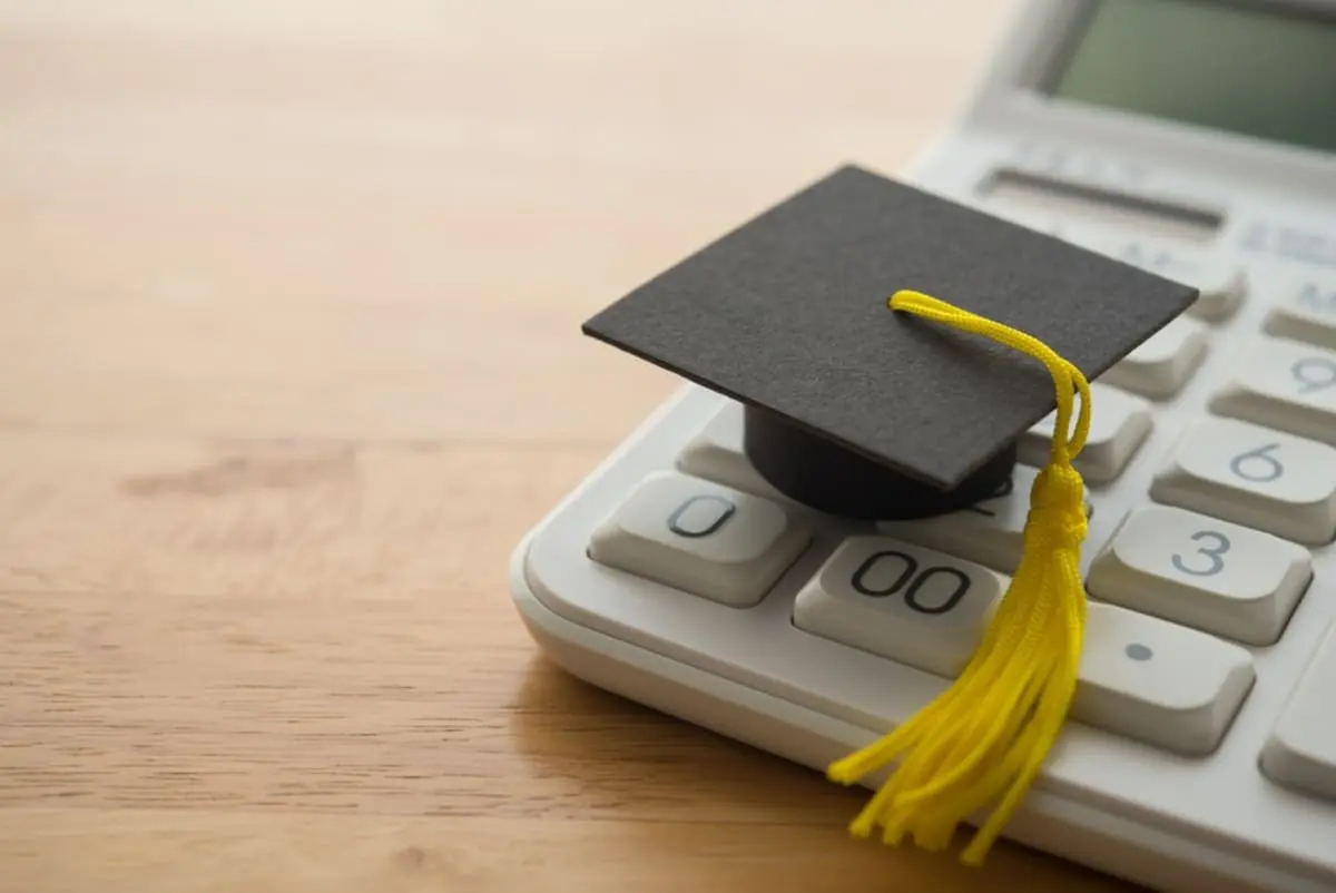 奨学金「300万円」を“利率0.2％”で借りたはずが、なぜか「1.6％」で通知が届いた！“利率固定方式”なのにナゼ!? 返還額への影響もシミュレーション