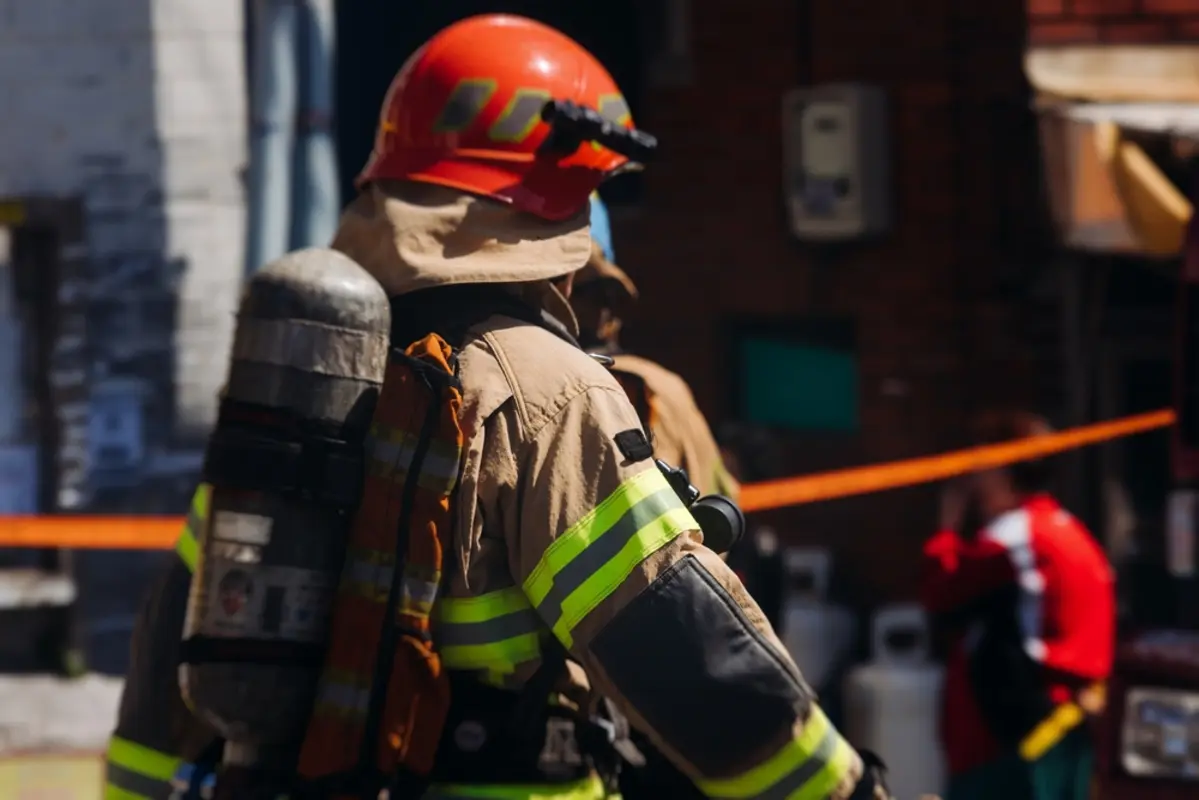 「消防士」か「警察官」になりたいという高校生の息子。平均年収が高いのはどちらでしょうか？