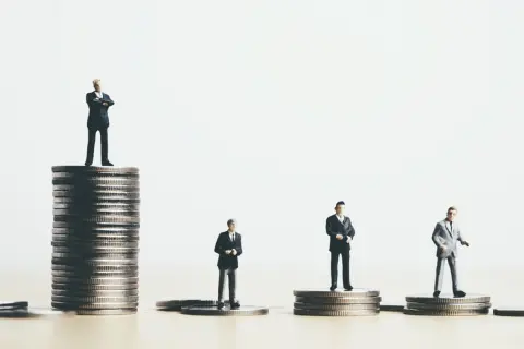 40代・年収300万円。親に「40代なら年収500万円が平均じゃないの？」と言われてしまいました…他の40代はもっと稼いでいますか？