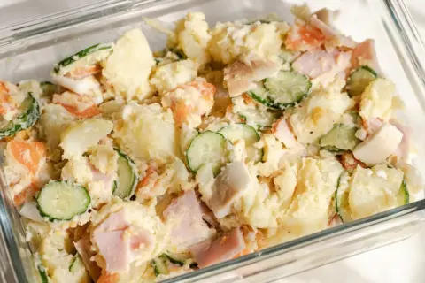 デパ地下で“ポテトサラダ”を買ったら「家族4人分1500円」でショック！「やっぱり止めます」とは言えない…実際“一人前”は何グラムですか？ 知っておきたい「重さの目安」とは