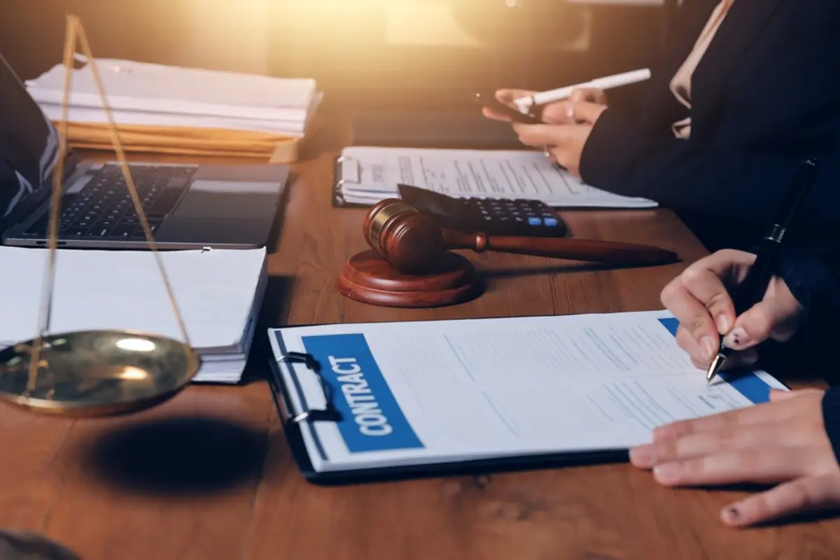 父の遺品整理で「ファミレスの株主優待券10万円分」を発見！これって遺産として申告が必要になるの？